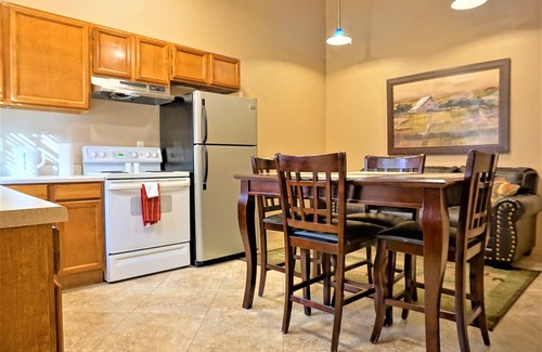 Pinnacle Peak House | Private Retreat with Kitchen & Scenic Views – Rated 9.4/10