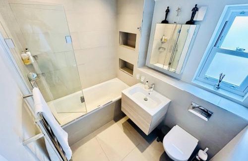 Larkhall House | Cozy Private Room for 2 in Tranquil Clapham