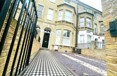 Larkhall House | Cozy Private Room for 2 in Tranquil Clapham