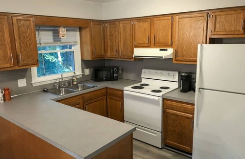 Greenville Condo | Prime Private Condo with Hot Tub & Kitchen, Nurses Welcome