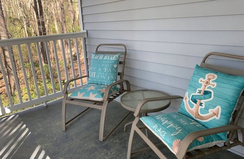 Greenville Condo | Prime Private Condo with Hot Tub & Kitchen, Nurses Welcome