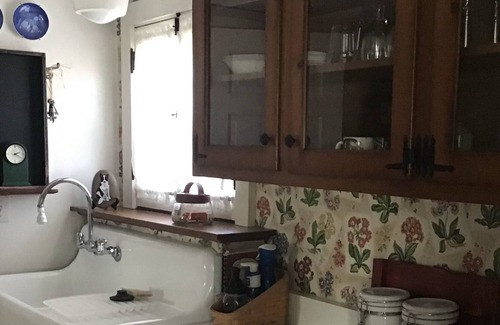 Lake St Louis Cottage | Cozy Cottage Near Interstate and Shopping for Families