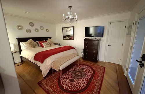 North of Montana House | Cozy Cottage by the Sea: Top-Rated Santa Monica Retreat