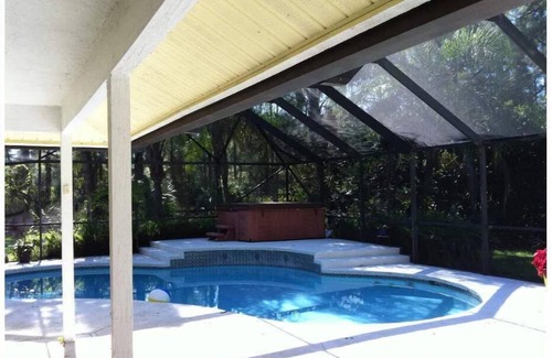 Loxahatchee Cottage | Cozy Cottage Near Equestrian Attractions with Breakfast