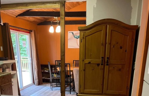 Tiny Cottage | Private Cottage Getaway - 2 min from the beach!
