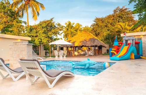La Caleta Cottage | Spacious Private Cottage in Boca Chica for 15 Guests