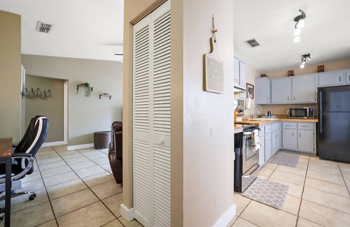 Wildwood House | Idyllic Family Cottage with Ocean Views and Spa Access
