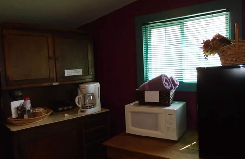 Hermann Cottage | Historic Hermann Cottage: Walk to Wineries & Tasting Rooms