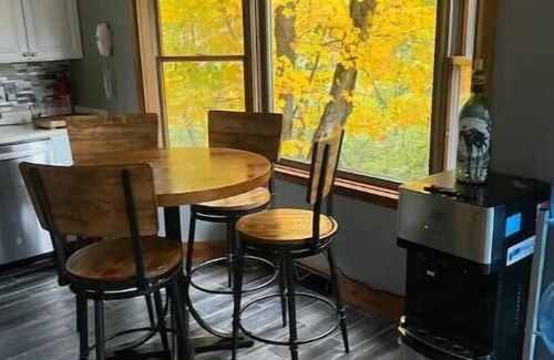Portersville House | Idyllic Cottage Near Moraine State Park with Pet-Friendly Perks