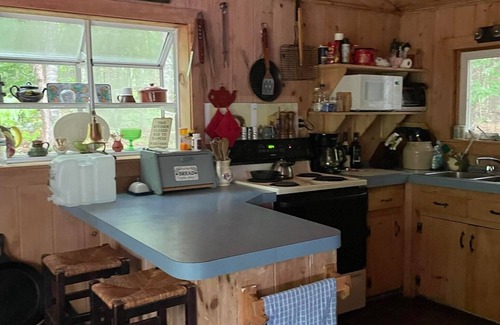 Mount Vernon House | Inviting Cottage Retreat on Torsey Lake with Scenic Views