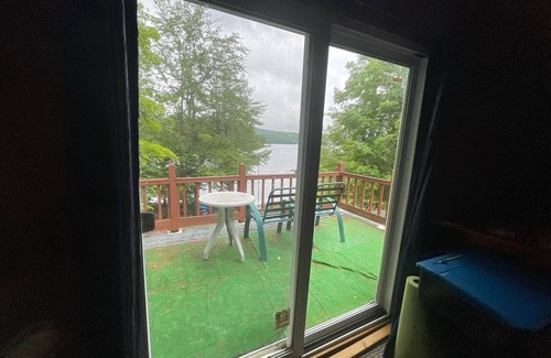 Mount Vernon House | Inviting Cottage Retreat on Torsey Lake with Scenic Views