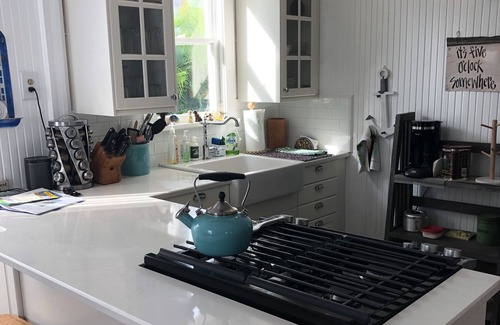 Sunset Beach Cottage | Beachside Cottage with Ocean View - Guest Rated 9.8