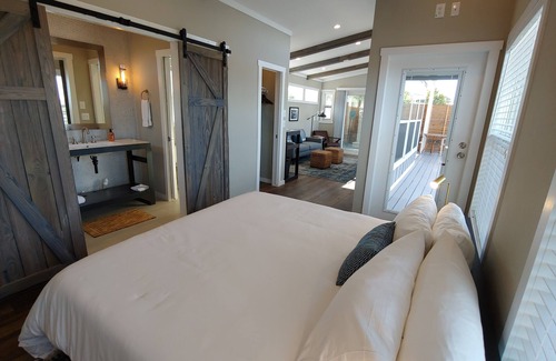Kyle Hotel | Private cottage with pool & hot tub