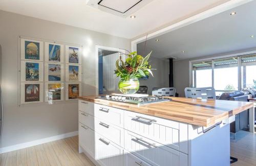 Closeburn House | Idyllic Cottage Retreat with Spa & Breathtaking Lake Views