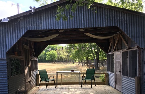 Gatesville Cabin | Private Country Cabin Getaway Romantic atmosphere