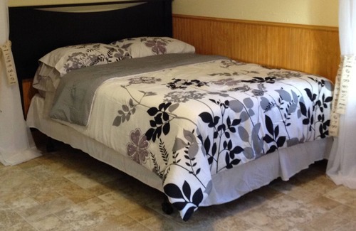 Gatesville Cabin | Private Country Cabin Getaway Romantic atmosphere