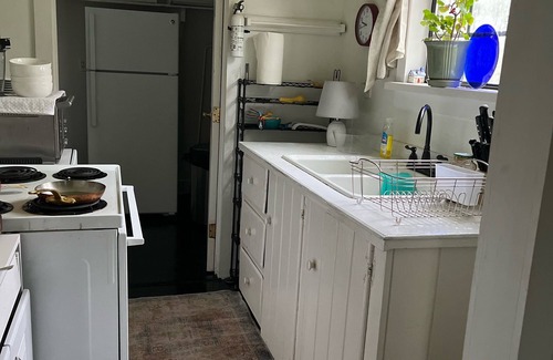 Corinth Cottage | Serene Country Retreat with Kitchen and Pet-Friendly Perks