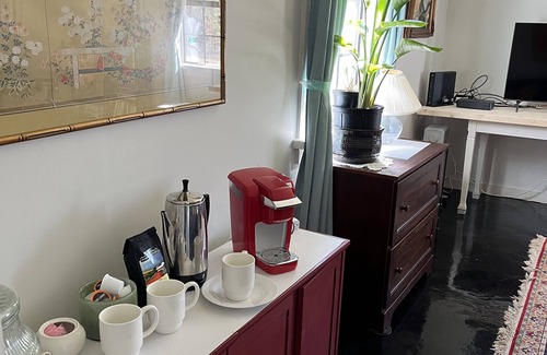 Corinth Cottage | Serene Country Retreat with Kitchen and Pet-Friendly Perks