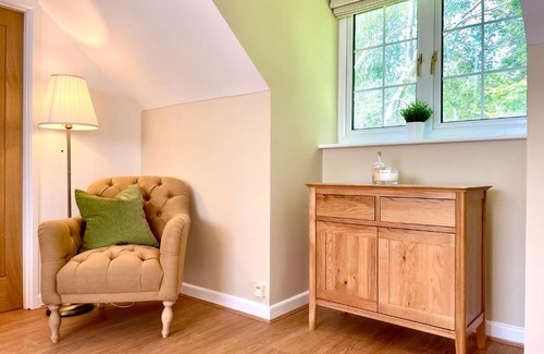 New Forest District Apartment | Romantic Couples Forest Escape - Close to Burley & Great Dining
