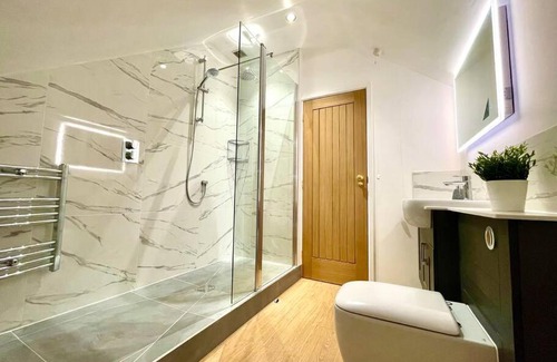 New Forest District Apartment | Romantic Couples Forest Escape - Close to Burley & Great Dining