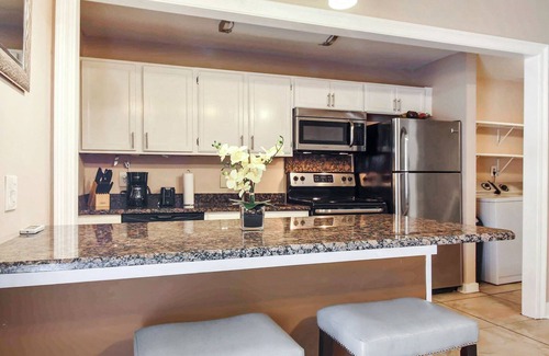 Faubourg Livaudais Condo | Beautiful Private Courtyard Near St. Charles Ave!