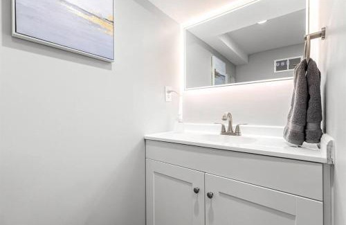 Hazel Park Apartment | Cozy 1BR Basement Suite in Hazel Park - Guest Rated 10/10