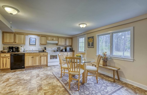 St. Michaels House | Cozy 3BR Retreat with Spa, Near Historic Downtown St. Michaels