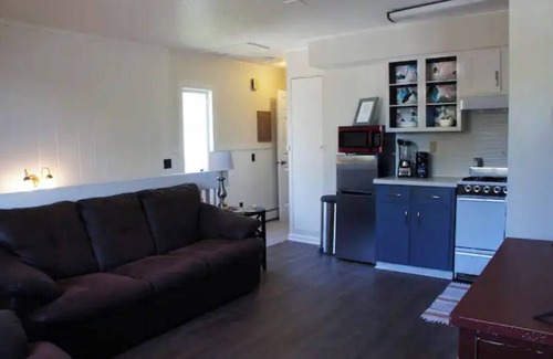 Sand Lake House | Private Cozy Alaskan Hideaway Near Scenic Lakes - 10/10 Rated