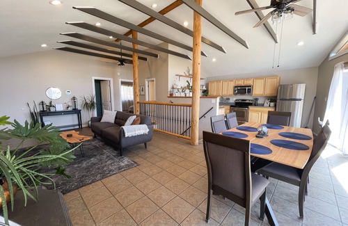 Cripple Creek House | Cozy Cabin Retreat with Mountain Views & Theater Experience