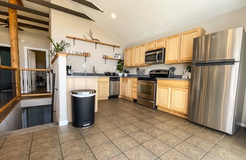Cripple Creek House | Cozy Cabin Retreat with Mountain Views & Theater Experience