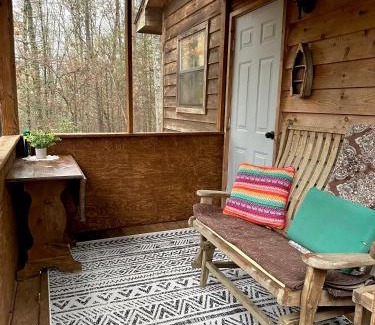 Unaka House | Idyllic Cabin Retreat in the Woods - Guest Rated 9.8/10