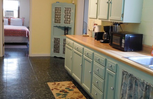 Lindside Cottage | Inviting Cottage Retreat on Peter's Mountain - Pet Friendly