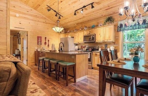 Cosby Cabin | Inviting Private Cabin Nestled Among Lush Scenic Trees