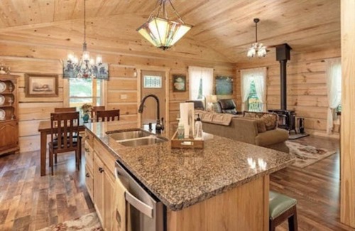 Cosby Cabin | Inviting Private Cabin Nestled Among Lush Scenic Trees
