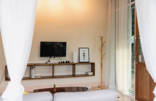 Khuan Khanun House | Cozy Family Getaway with Scenic Paddy Field Views