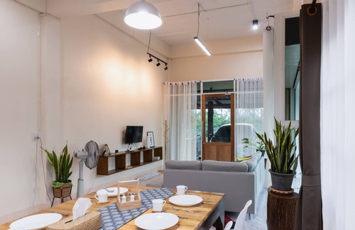 Khuan Khanun House | Cozy Family Getaway with Scenic Paddy Field Views