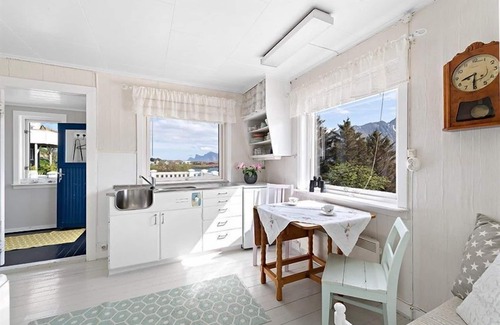 Flakstad Villa | Inviting Private House by the Fjord with Oceanfront Views