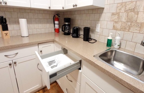South Newton House | Cozy Private Suite with Parking, Spa & Pet-Friendly Options