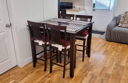South Newton House | Cozy Private Suite with Parking, Spa & Pet-Friendly Options