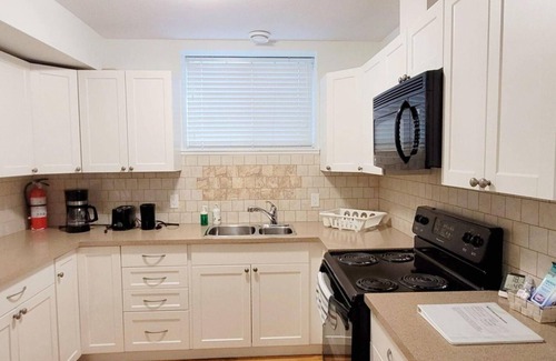 South Newton House | Cozy Private Suite with Parking, Spa & Pet-Friendly Options