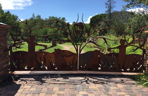 Sedona House | Idyllic Creek Front Retreat in Sedona with Pool & Spa
