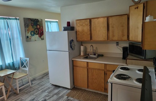Bay VIew Addition Cottage | Delightful & Private Retreat: Pet-Friendly Near Beaches