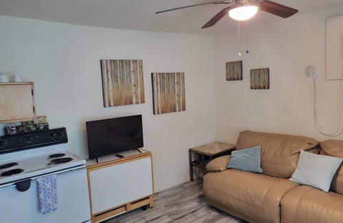 Bay VIew Addition Cottage | Delightful & Private Retreat: Pet-Friendly Near Beaches