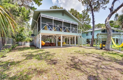 Crystal River House | Scenic Crystal River Retreat with Private Dock and Kayaks