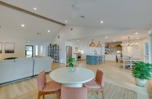 Cedar Creek Reservoir House | Enchanting Lakefront Oaks Retreat with Spa and Dock Access
