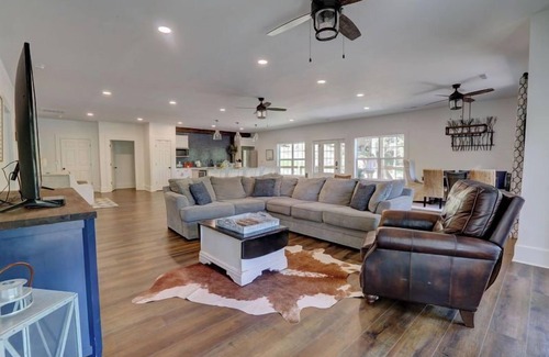 Pittsburg House | Lakefront Treehouse Retreat with Dock - Rated 9.8/10!