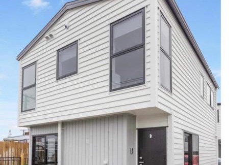 Papatoetoe House | Cozy Double Bedroom with Private Bathroom Near Auckland Airport