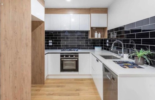 Papatoetoe House | Cozy Double Bedroom with Private Bathroom Near Auckland Airport
