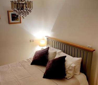 Bishop Sutton House | Private double room with bathroom