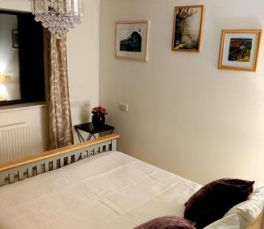Bishop Sutton House | Private double room with bathroom